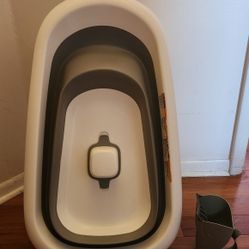 Baby Bathtub With Whale Rinser