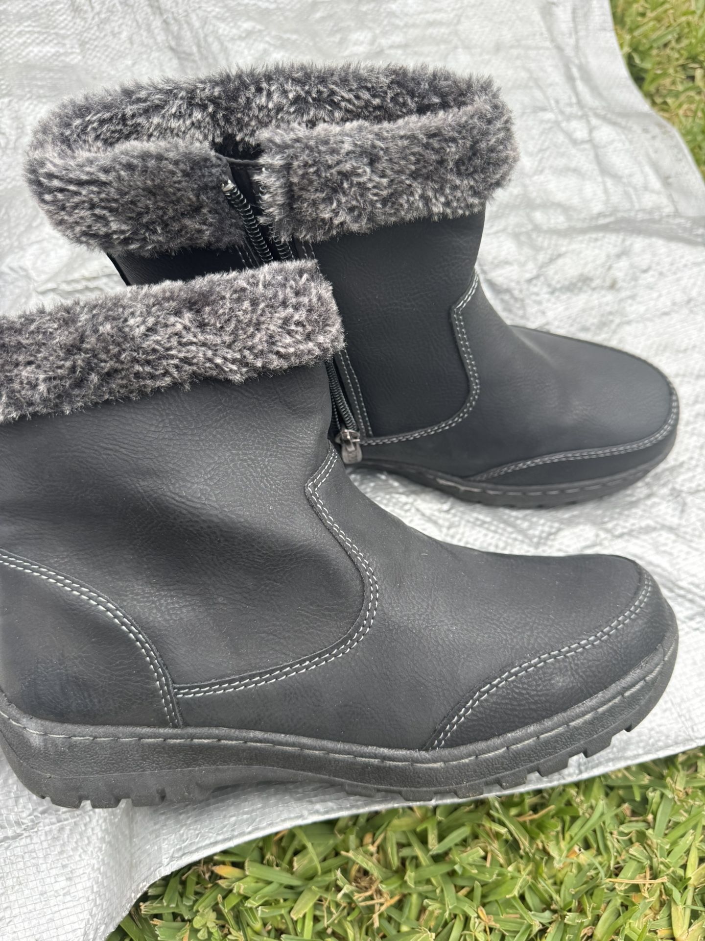 Size 7 Women Boots