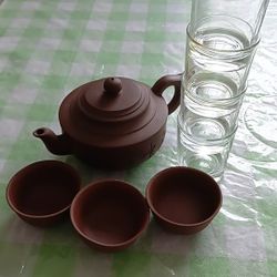 Clay Teapot And Cups. 