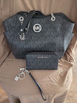 Michael Kors Jet Set Travel Large Chain Shoulder Tote with matching Wallet and keychain