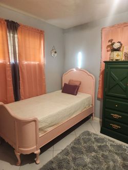 Twin bed w/mattress