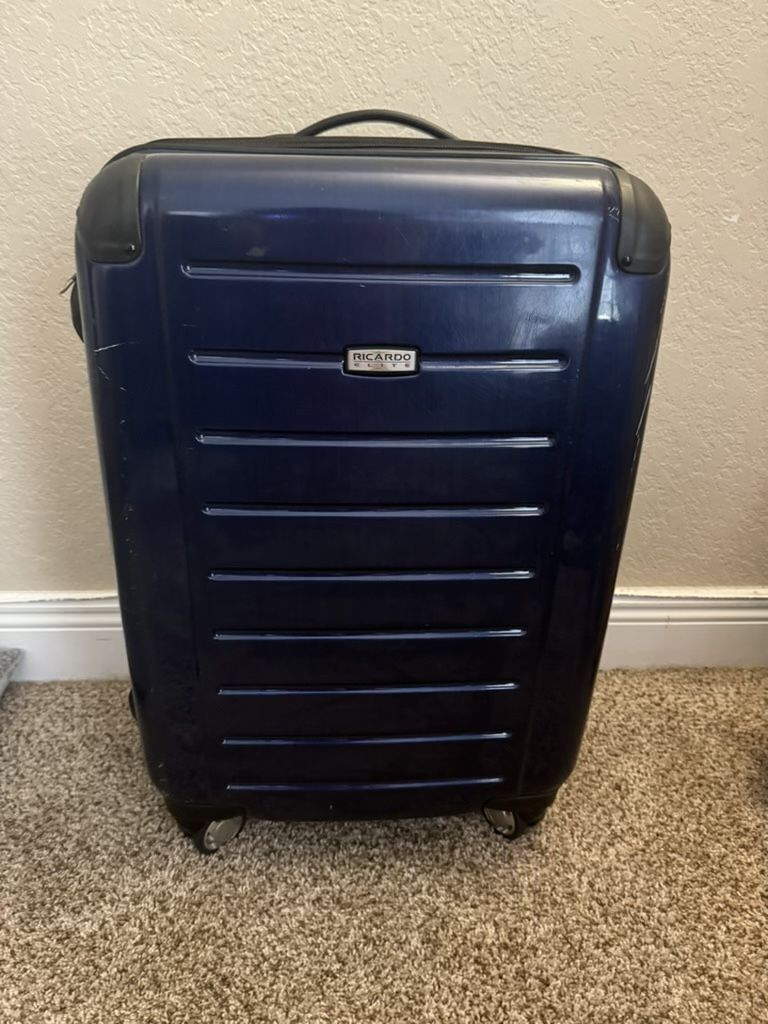 Ricardo Beverly Hills Elite Hard Case Travel Spinner