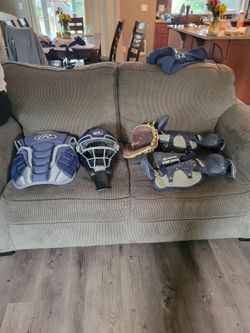 Blue rawlings catcher gear plus easten  knee saver and easten catcher bag 9 to 12 year old