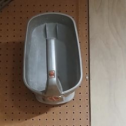 Hand Held Seed And Fertilizer Spreader 