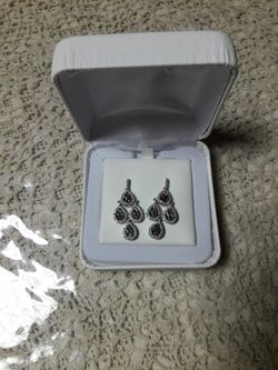 Diamond dangling silver earing