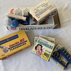 Vintage Flashbulbs 5B AG1B M2