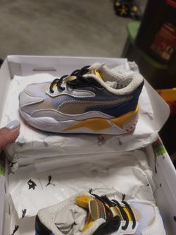 Boys Pumas Shoes SONIC THE HEDGEHOG size 6c