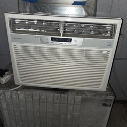 Frigidaire FFRE1533S11 15,000 BTU Window AC unit