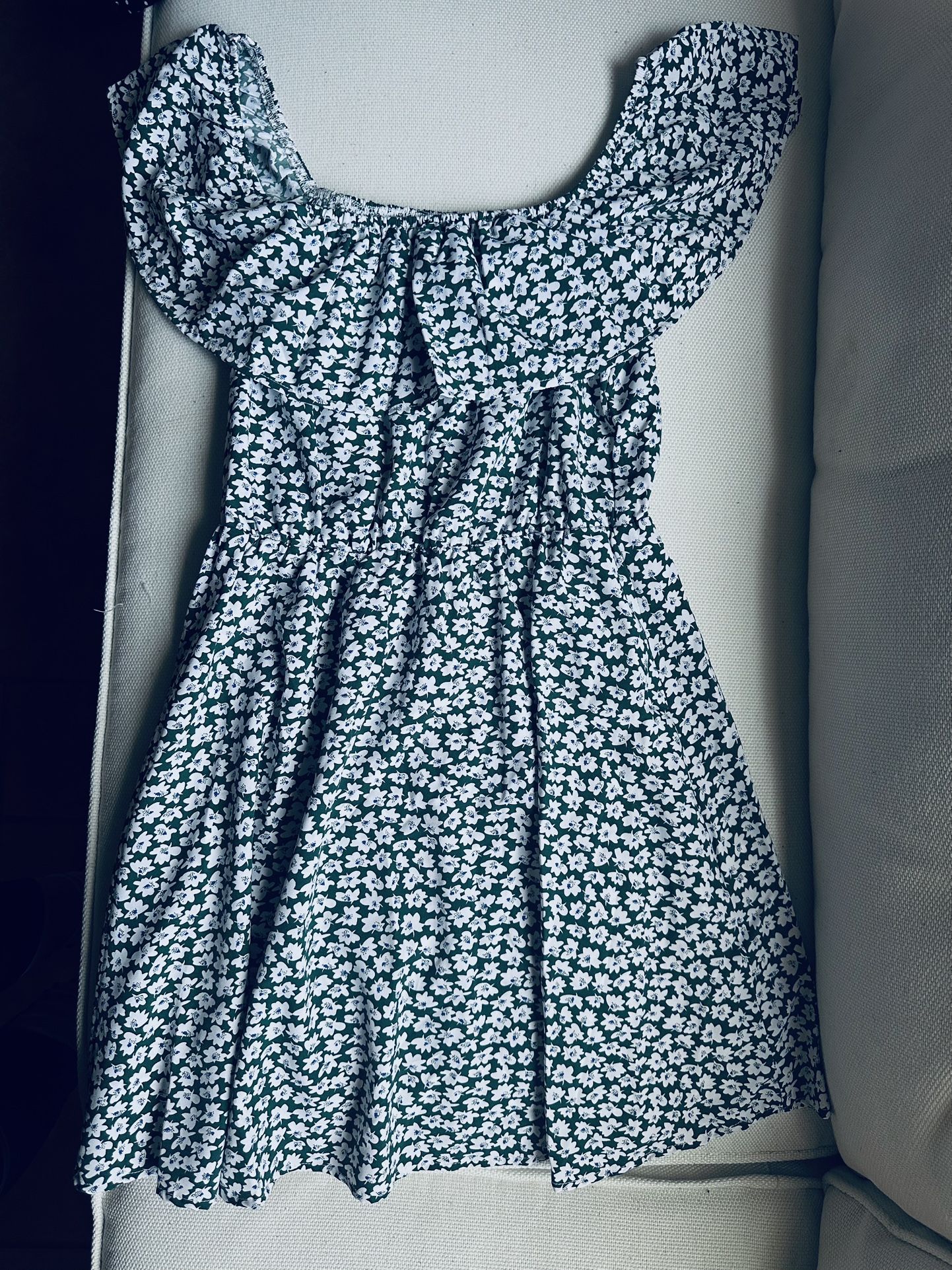 🌹🌹GREEN AND WHITE FLOWERS DRESS🌹🌹
