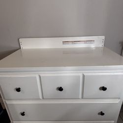 Dresser/ Changing Table 