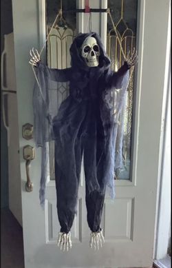 Animated Scary Skull Halloween Decoration