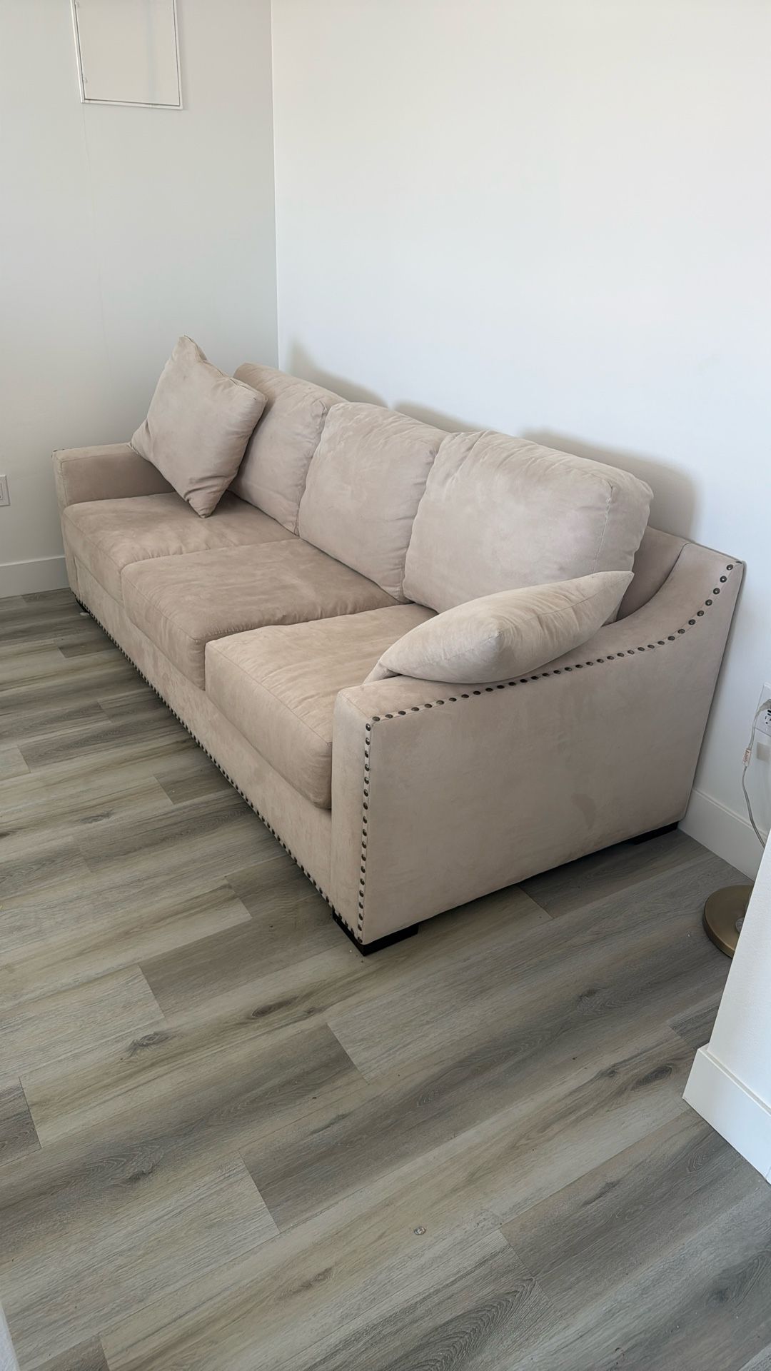 Medium size couch