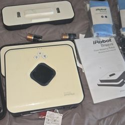 I robot mopping robot