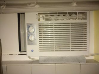 GE Window Air Conditioner Unit