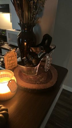 Night Life Heels Brand New Golden Bulls Black Leather