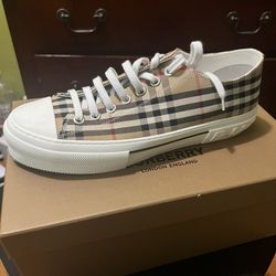 Burberry Checkered 