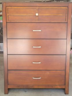 Wooden 5 Drawers Dresser