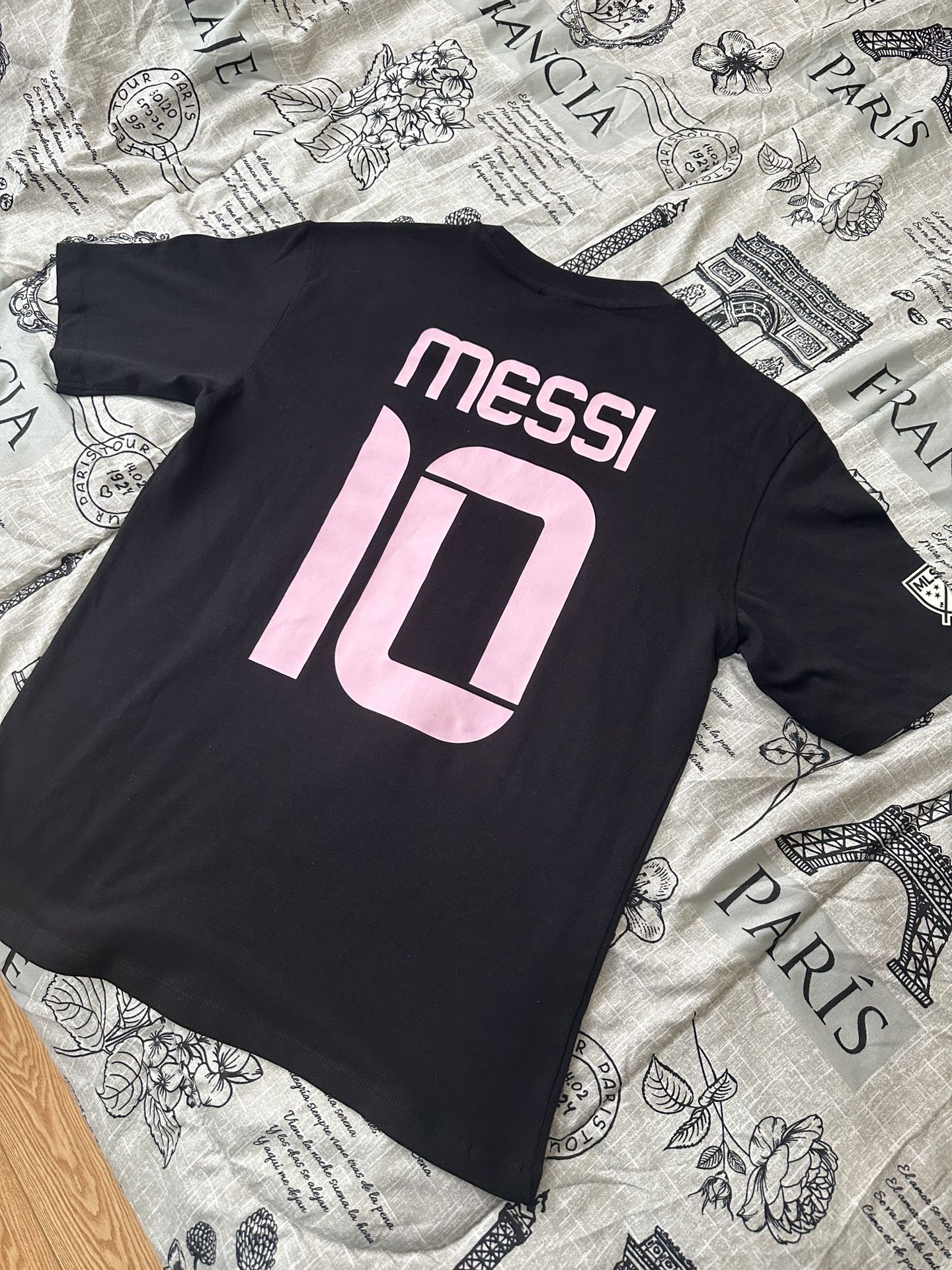Messi Men’s T-shirt Size M