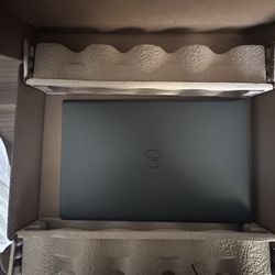 Laptop - Dell 15 With Laptop Case And Mouse
