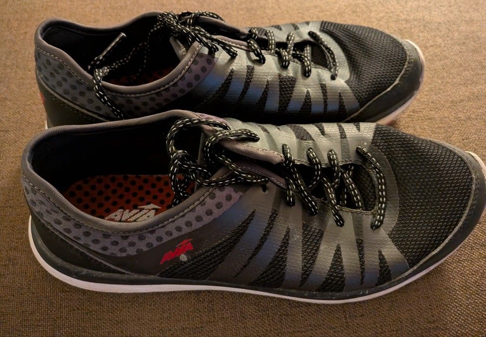 Women's Tennis Shoes - Size 9 1/2