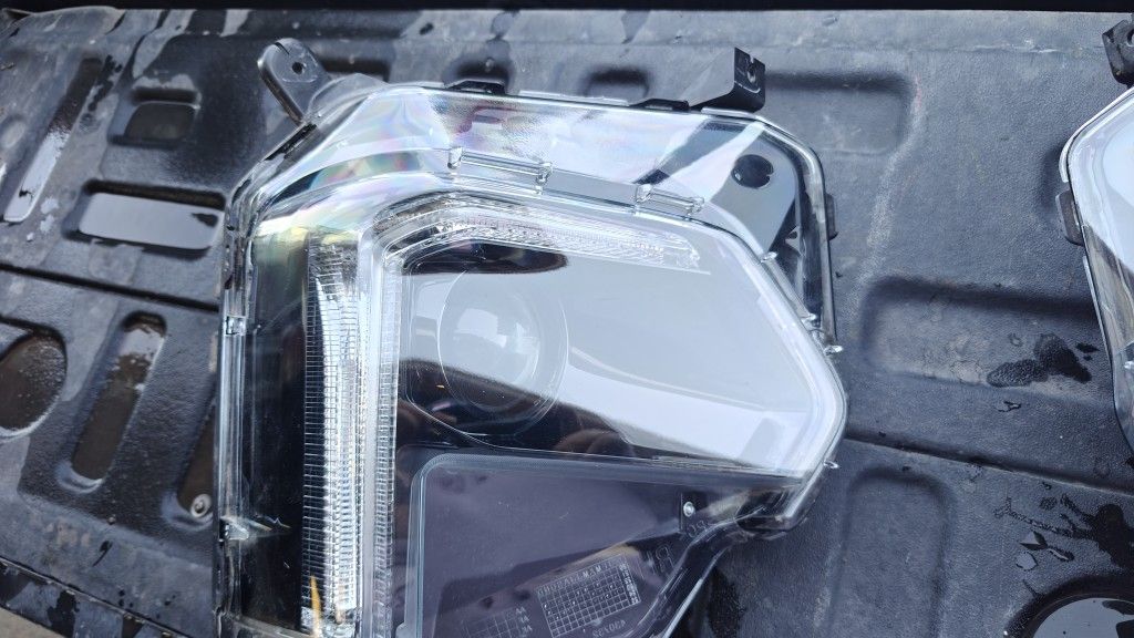 2022-24 Chevy Traverse Side Headlights 