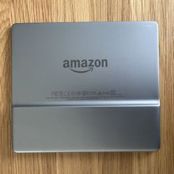 Amazon Kindle Oasis Waterproof 9th Gen 32 GB With Case Like New