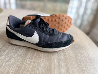 Nike Daybreak. Black. Women’s Size 6. $30 