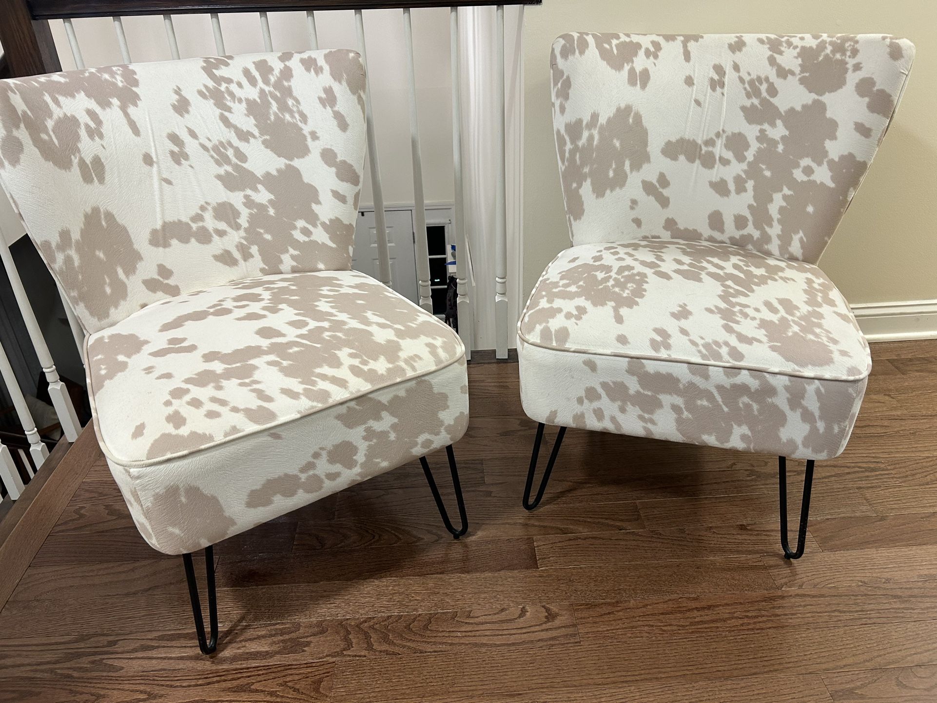 Accent Chairs 
