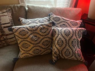 Medium size decorative pillows4