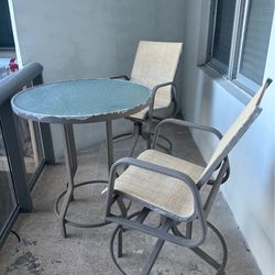 High top table & 2 high top chairs