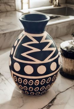 Chulucana Pottery decorative vase