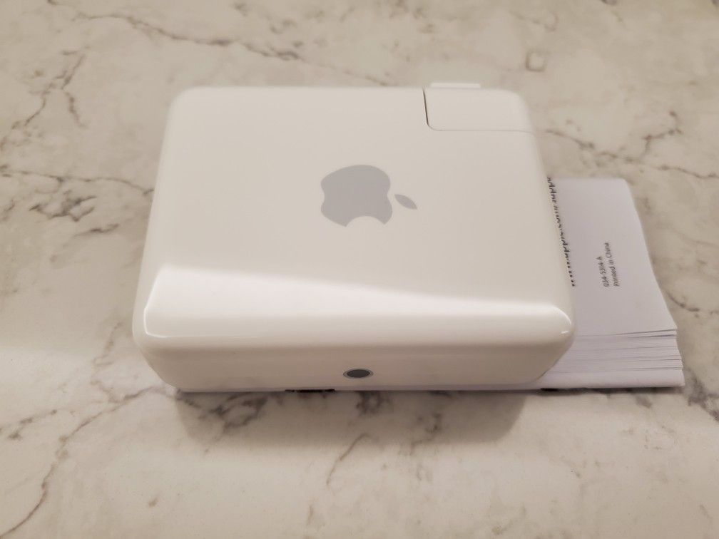 (Irvine, CA) Apple AirPort Express Base Station 802.11n Access Point - 2.4/5 GHz - Wi-Fi