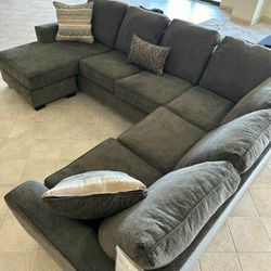 Contemporary Gray 3 Piece Sectional Couch With Chaise 