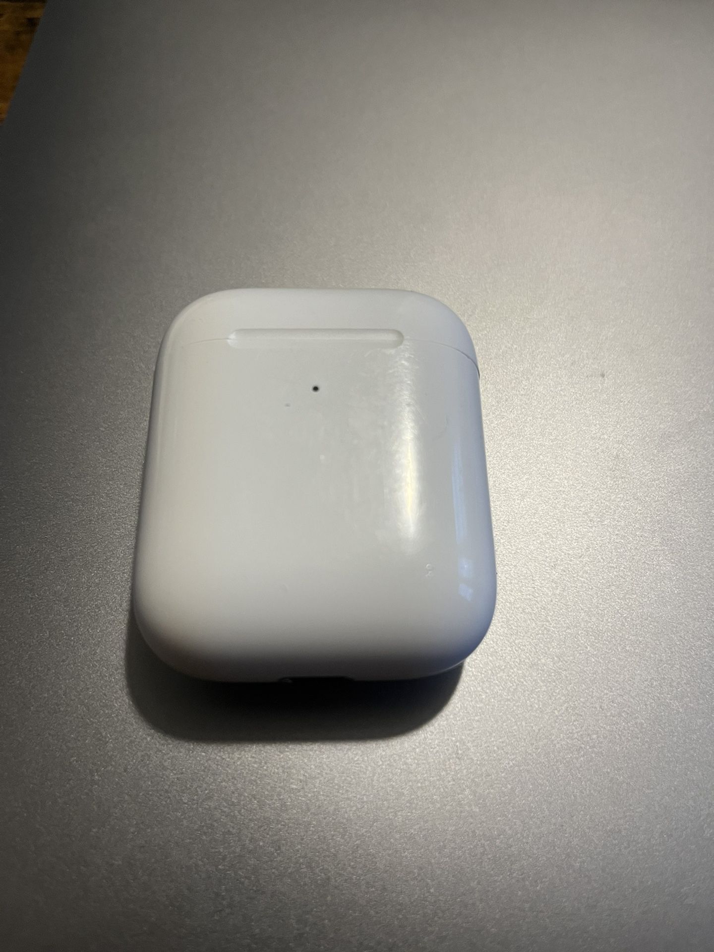 Gen. 2 Apple AirPods W/Wireless Charging Case