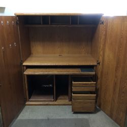 Wooden Closet Desktop 