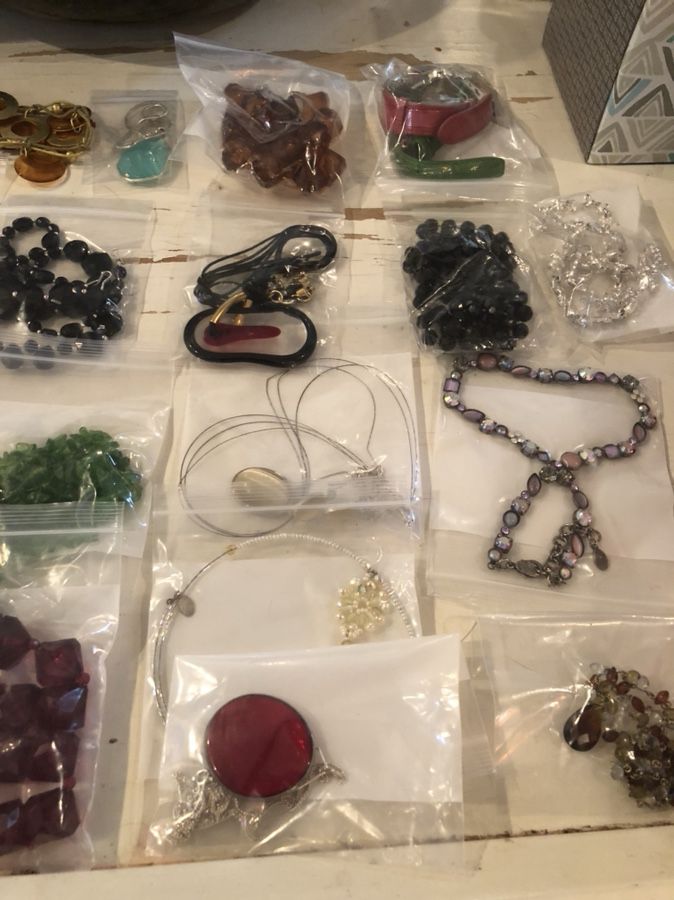 Miscellaneous costume jewelry (62 indiv bags)