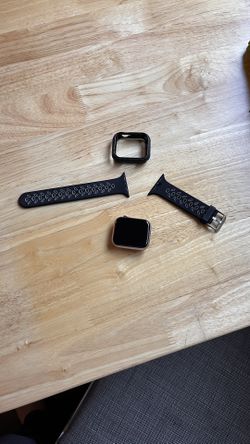 Rose Gold Series 4 Apple Watch - GPS + Cellular