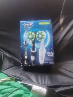 Braun 2 Pack Oral B Electric Toothbrushes New In Box