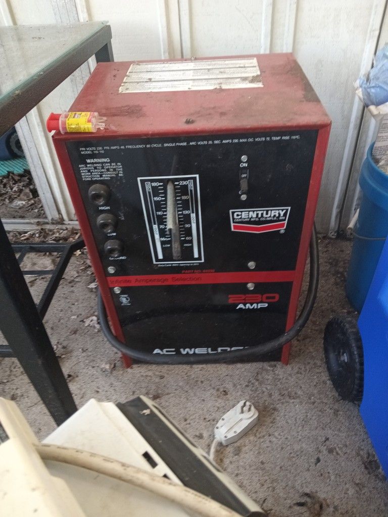 Century Manufacturing 230 Amp Welder Read Description
