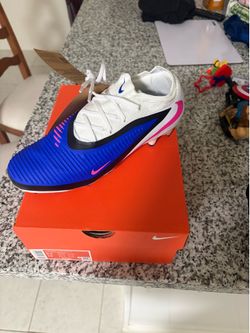 Soccer cleats