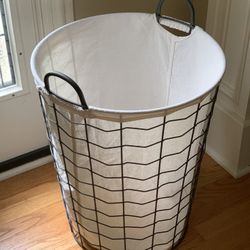 18” Diameter Steel Wire Laundry Basket w/Fabric Liner