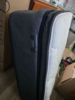 Twin mattress 3mo old