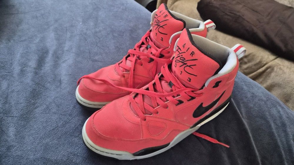  Nike Air Flight '13 Mid "University Red"