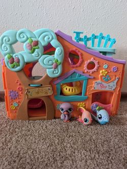 Littlest Pet Shop Playhouse and Pets