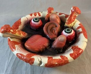 Bloody chop shop bowl, latex eyeballs Halloween prop decoration