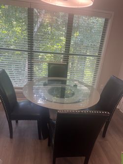 Dining room table/chairs