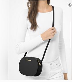 Jet Set Travel Medium Saffiano Leather Crossbody Bag