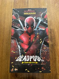 Hot Toys Deadpool & Wolverine Deadpool (Battling Version)