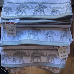 4 New Bath Towels 