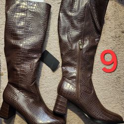 Super cute brown boots/ new/size 9/ $35 cash only/ blue diamond & rainbow